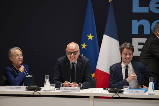 L'implosion du camp présidentiel et l'isolement d'Emmanuel Macron