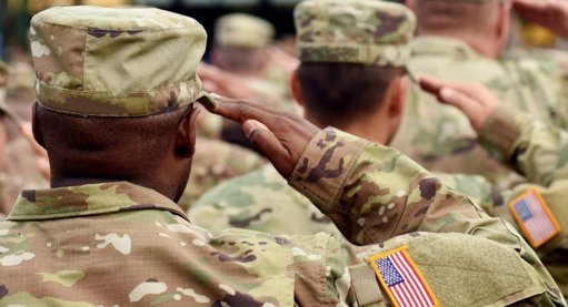 Trump Amenaza con Desplegar la Guardia Nacional en Chicago, Desatando un Conflicto con Autoridades Locales