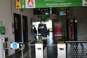 Megacable enfrenta un desafío por la continua disminución de pasajeros