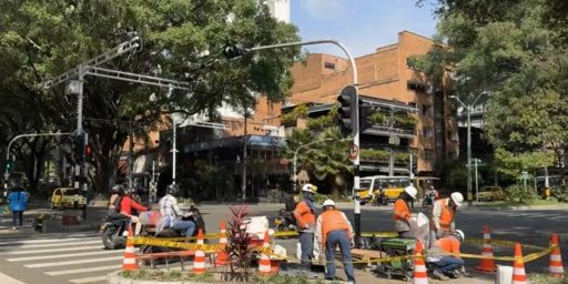 Modernizan infraestructura vial y semafórica en la comuna de Laureles