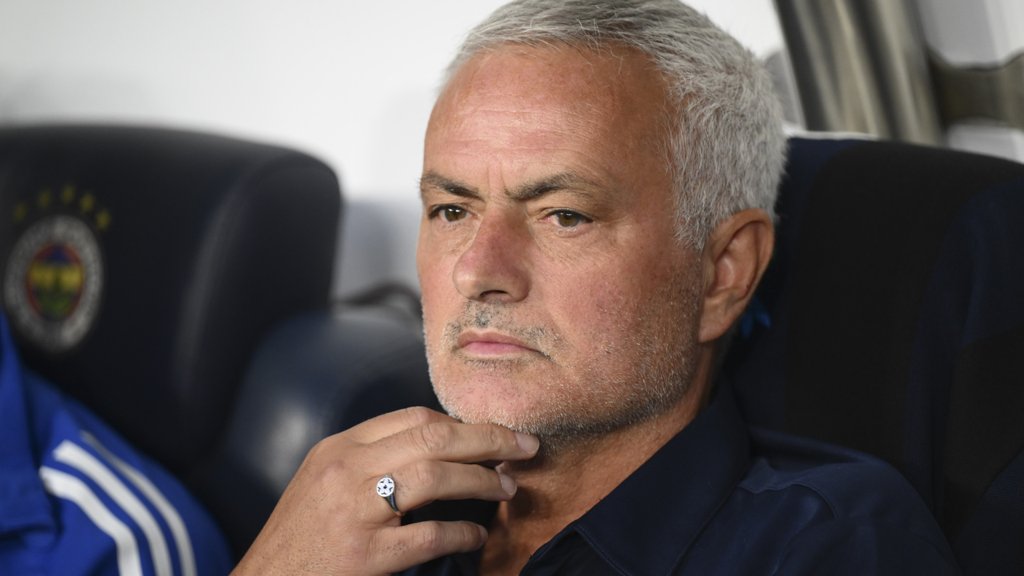 Benfica defronta Fenerbahçe de Mourinho no playoff da Liga dos Campeões