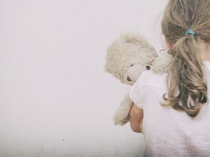 Meurtre de la petite Lisa : une psychologue scolaire mise en examen pour non-dénonciation