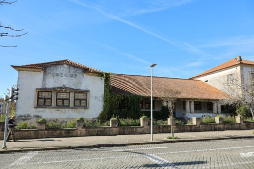 Conversão de Lojas em Habitação Emerge como Solução para a Escassez de Alojamento