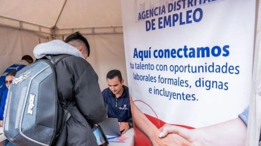 Bogotá acerca oportunidades laborales a los barrios con la estrategia "Trabajo sí hay", ofreciendo cientos de vacantes