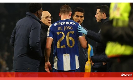 Futuro de Luuk de Jong no FC Porto Incerto Devido a Lesão no Joelho