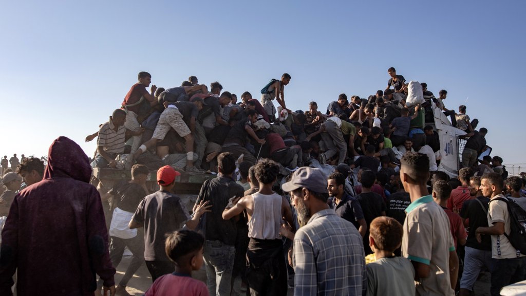 Ajuda humanitária a Gaza marcada por bloqueios e ataques mortais