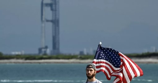 Trump lanza ofensiva federal en Washington D.C.
con la Guardia Nacional y órdenes contra la quema de bandera