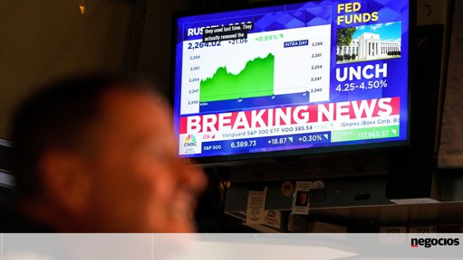 Wall Street Atinge Novos Máximos Impulsionada por Expectativas na Fed