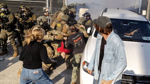 Operación “Midway Blitz”: Redadas Masivas de ICE en Chicago Desatan Protestas y Violencia