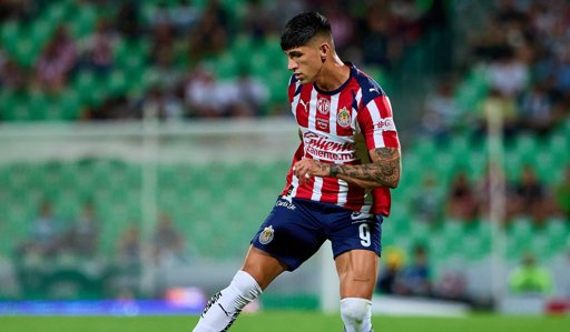 La lesión de Roberto Alvarado enciende las alarmas en Chivas tras el Clásico Nacional