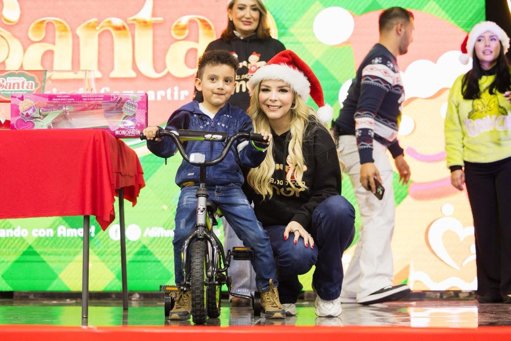 La "Fábrica de Santa" del DIF Matamoros lleva alegría a más de 2,200 niños