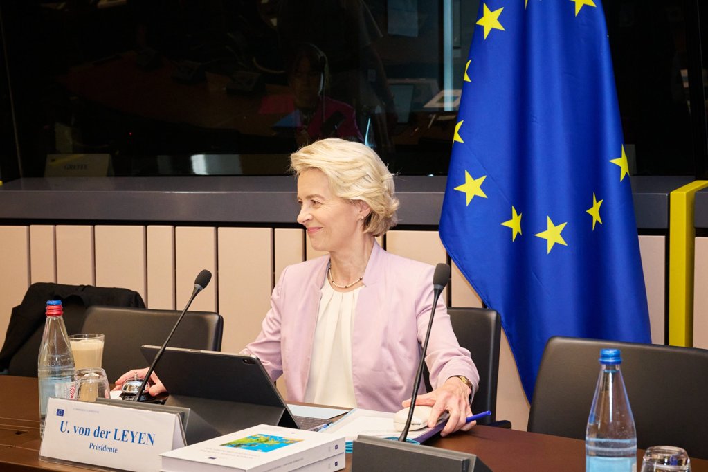 EUA impõem tarifa de 15% à UE, que suspende medidas de retaliação