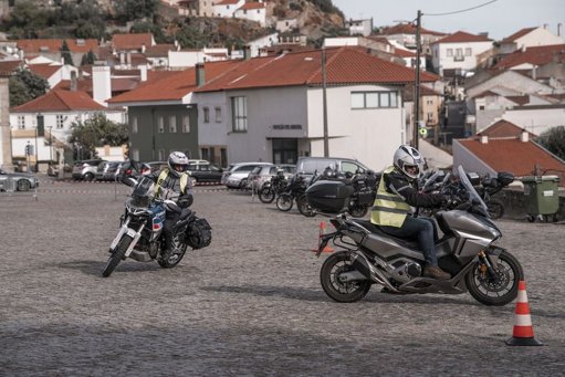 Segurança e Ambiente de Mãos Dadas em Ação para Motociclistas em Penamacor