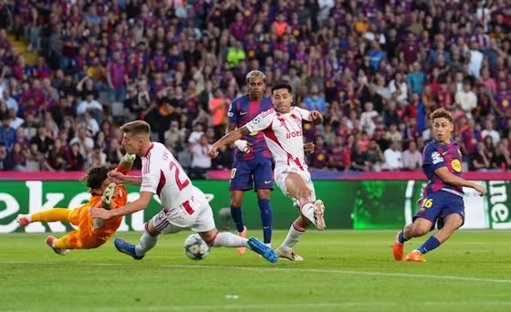 Barcelona goleia Olympiacos por 6-1 com "hat-trick" de Fermín López