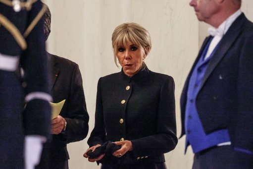 Brigitte Macron qualifie des militantes féministes de "sales connes", déclenchant une vive polémique