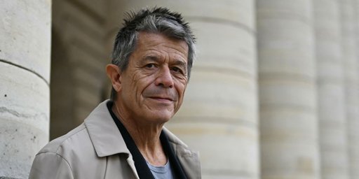 Emmanuel Carrère reçoit le prix Médicis pour son roman "Kolkhoze"