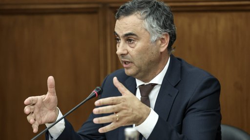 Ministro da Educação Exige Consequências em Controvérsia na Faculdade de Medicina do Porto