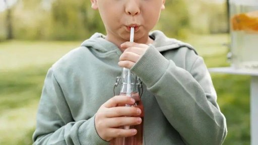 Tragedia en Turbo: niño de dos años muere tras ingerir veneno almacenado en una botella de gaseosa