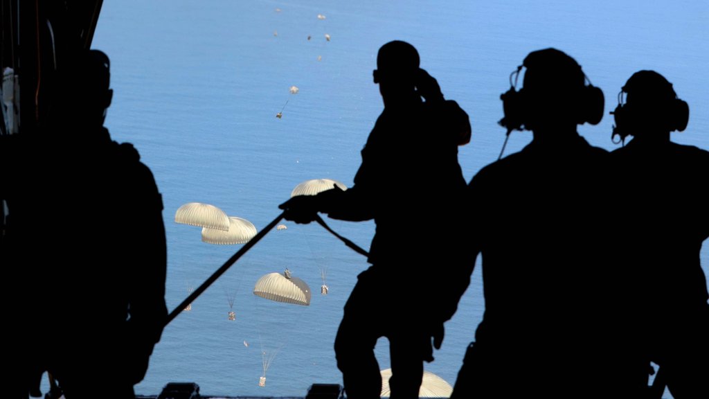 Lançamentos aéreos de ajuda a Gaza criticados pela ONU como ineficazes