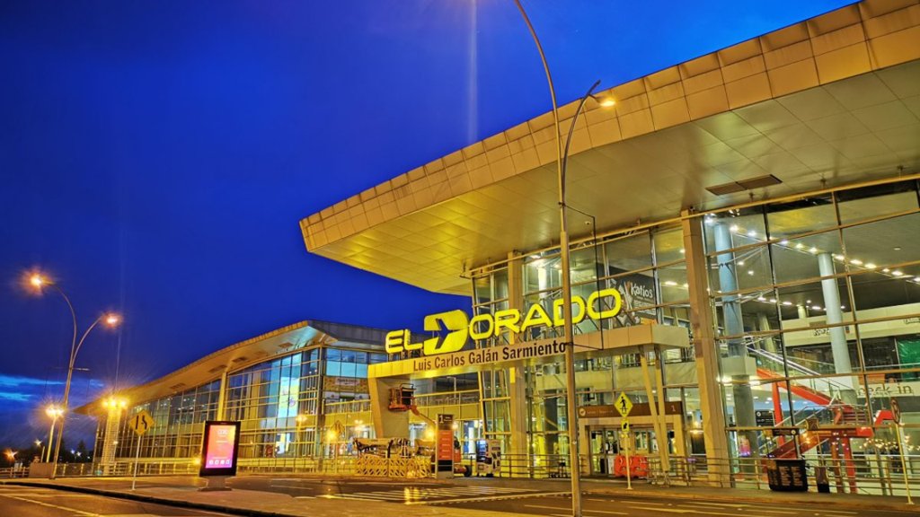 Grave falla de seguridad en El Dorado: joven sin autorización controló tráfico aéreo