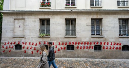 Mains rouges sur le Mémorial de la Shoah : des peines de prison ferme pour les auteurs