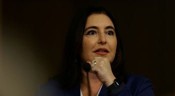 EUA aplicam "tarifaço" de 50% ao Brasil, que procura alternativas