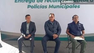 Empresas privadas reconocen la labor de policías municipales en Texmelucan y Monclova
