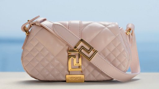 Comissão Europeia Aprova Aquisição da Versace pela Prada