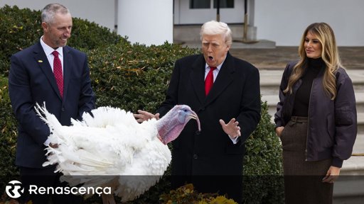 Trump Cumpre Tradição de Perdoar Perus com Ataques a Biden