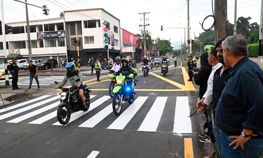 Reabren la carrera 8ª, epicentro del atentado a la Base Aérea, como símbolo de recuperación