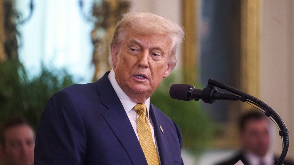 Trump exige demissão do CEO da Intel por alegadas ligações à China