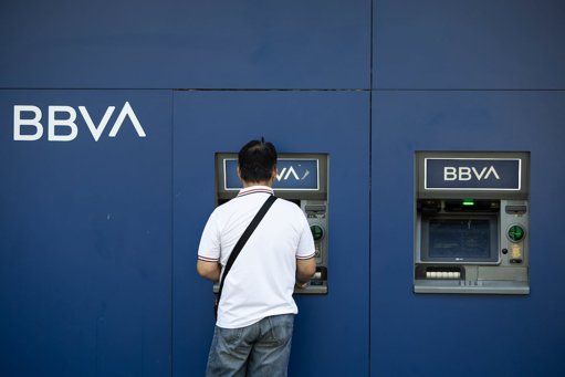 BBVA avanza en su OPA hostil sobre Sabadell tras recibir luz verde del regulador español