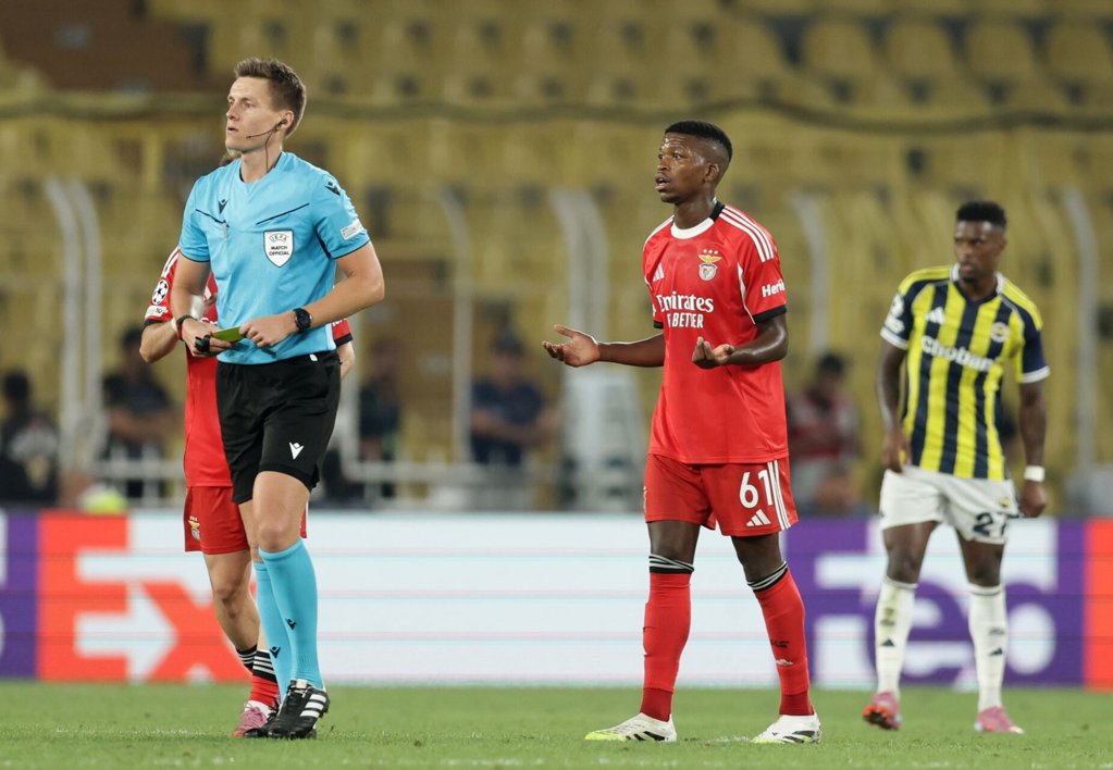 Benfica segura nulo na Turquia e adia decisão do playoff da Champions para a Luz