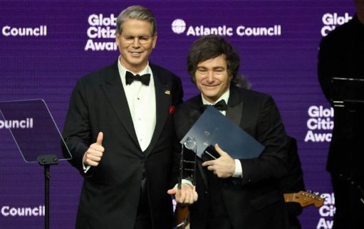 EE.

UU.

Ofrece Respaldo Financiero a Argentina en Medio de Crisis