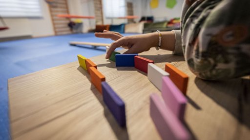 Educação Inclusiva Enfrenta Obstáculos na Falta de Recursos e Formação