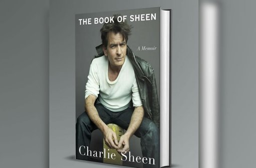 Charlie Sheen Revela Experiencias Íntimas con Hombres en sus Memorias