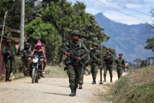 Muerte de menores reclutados en bombardeos desata controversia nacional