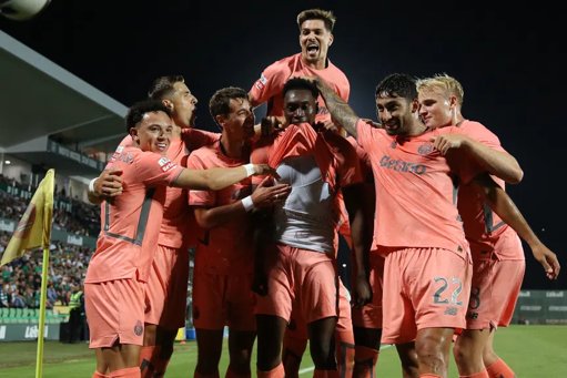 FC Porto gere crise defensiva com regresso de jovens e lida com baixa de Nehuén Pérez