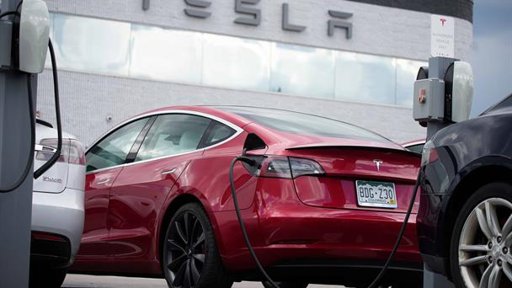 Investigan a Tesla por fallas en su sistema de conducción autónoma FSD