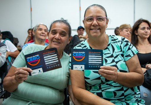 Alianza público-privada entrega bonos alimentarios a más de 500 familias vulnerables en Medellín