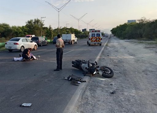 Muere motociclista en choque por alcance en la autopista al Aeropuerto de Monterrey