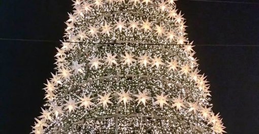 Lisboa Inaugura Época Natalícia com Iluminações Sustentáveis e Grande Afluência Popular