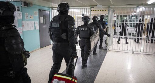 « Fouilles XXL » en prison : plus de 1000 portables et 10 kg de drogue saisis