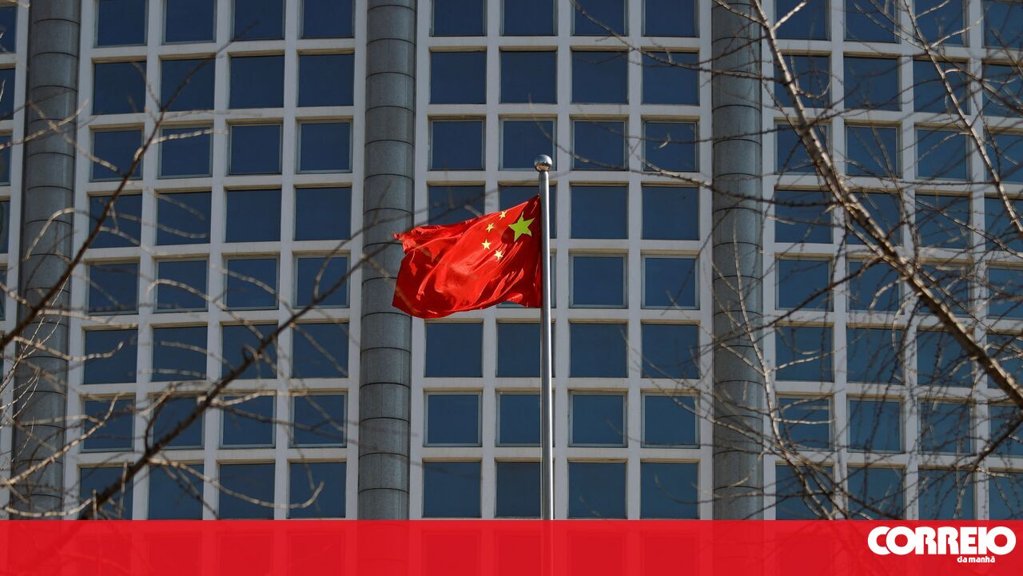 Aumentam as tensões entre a UE e a China por questões diplomáticas e económicas