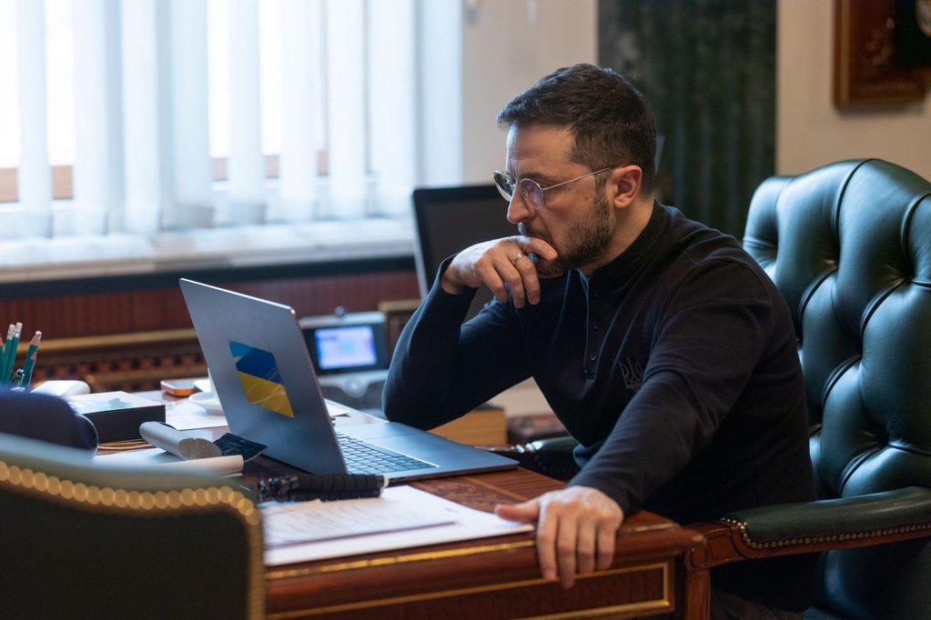 Propaganda Russa Explora Protestos na Ucrânia e Falhas de Moderação no X