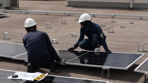 Gobierno impulsa la transición energética con incentivos tributarios y exenciones arancelarias