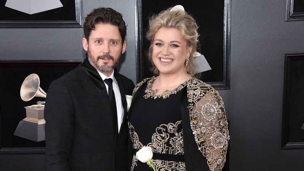 Morte do ex-marido de Kelly Clarkson leva cantora a adiar concertos