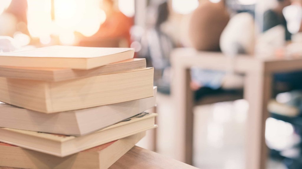 Reforma do Estado Inicia-se com Extinção da FCT, Gerando Controvérsia Política e Académica