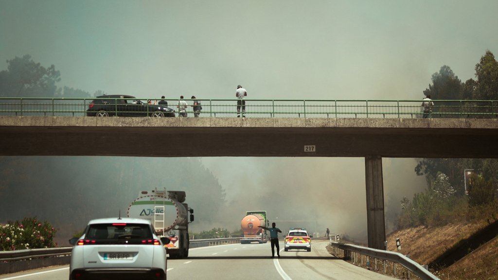 Incêndio em Pombal provoca encerramento da Autoestrada A1 durante uma hora