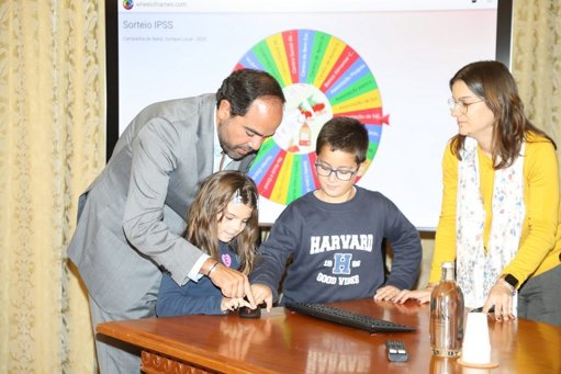 Campanha de Natal em Santarém une apoio ao comércio local com doações a escolas e IPSS